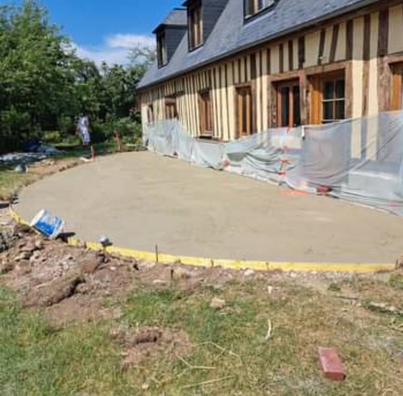 Réalisation d'une terrasse béton arrondi 